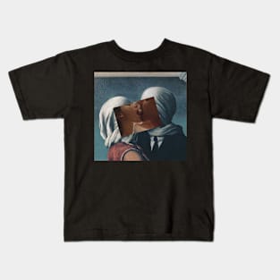 THE LOVERS Kids T-Shirt
